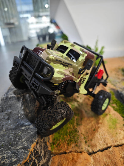 1/18 4WD LED Cralwer RC Car Two Speed Mode Off-Road Auto, Camo Shell